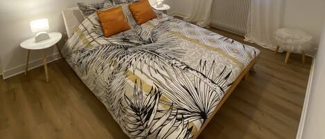 3 bedrooms, iron/ironing board, free WiFi, bed sheets