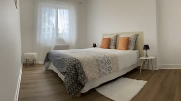 3 makuuhuonetta, silitysrauta/-lauta, ilmainen Wi-Fi, vuodevaatteet