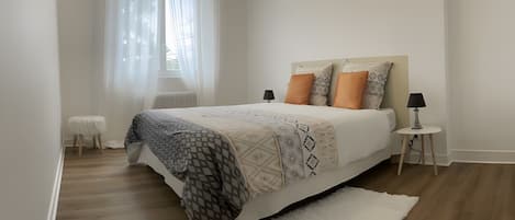 3 室のベッドルーム、アイロン / アイロン台、WiFi (無料)、ベッドシーツ