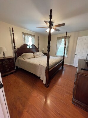 4 bedrooms, WiFi, bed sheets