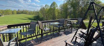 Charming 4-bedroom farmhouse with a view in the New River Gorge National Park. 