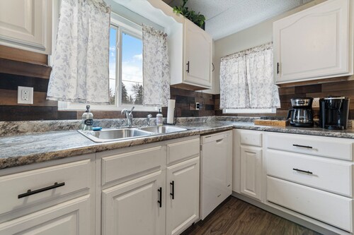 The Zen Den - A charming 3-bedroom house in Superior/Duluth