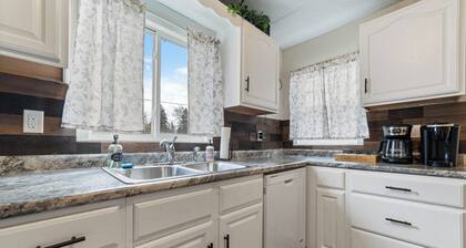 The Zen Den - A charming 3-bedroom house in Superior/Duluth