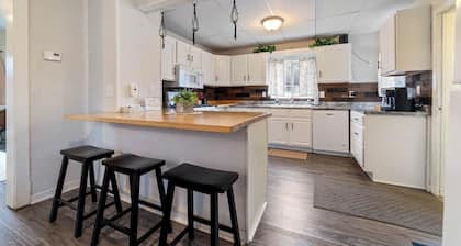 The Zen Den - A charming 3-bedroom house in Superior/Duluth
