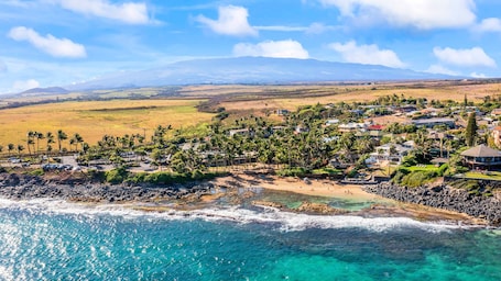 Interior. Kuau Plaza Paia Condo with Parking
