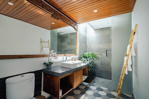 Signature Double Room, Balcony, Pool View | Bathroom - Bale Bali Batubelig by ARM Hospitality (Seminyak)