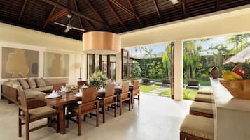 Grand Villa, 5 Bedrooms, Pool View | In-room dining