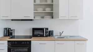 冰箱、微波炉、烤箱、炉灶