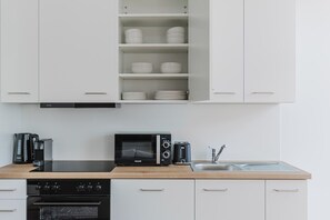 Fridge, microwave, oven, stovetop - Blueground | Landstraße, w/d, fully furnished (Vienna)