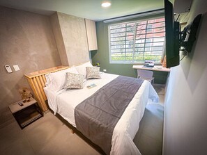 1 bedroom, iron/ironing board, bed sheets - Urban oasis in Laureles | Medellín with air (Medellín)