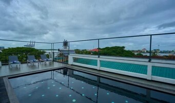 Una piscina techada