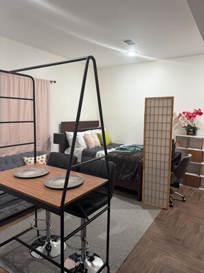 Schreibtisch, Bügeleisen/Bügelbrett, WLAN, Bettwäsche