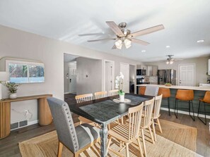 Dining - Vermilion Retreat with Hot Tub and Games (Vermilion)