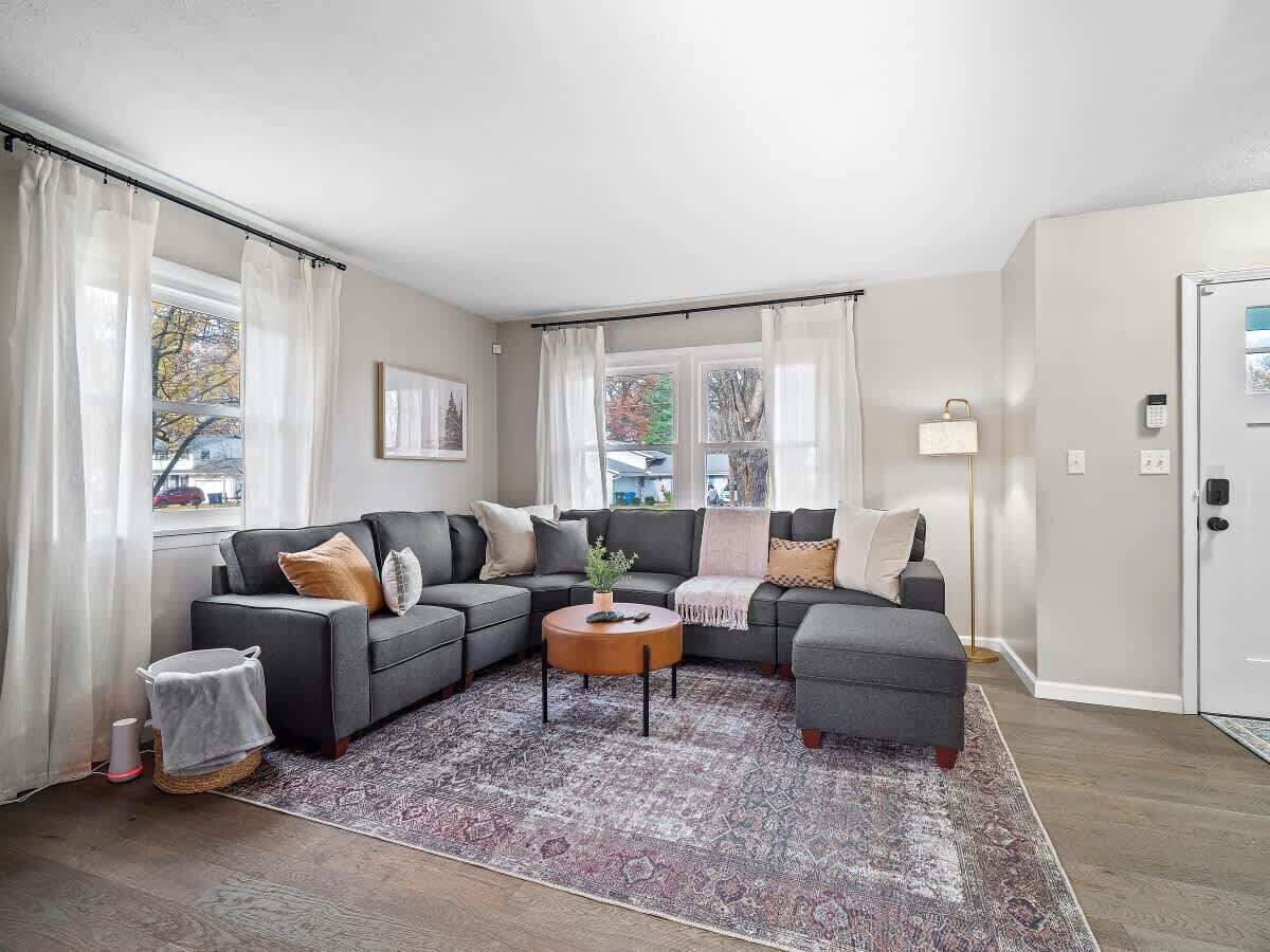 智能电视、壁炉、电子游戏、桌上足球