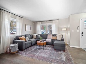 智能電視、壁爐、電子遊戲、足球機