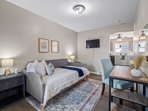 3 bedrooms, desk, iron/ironing board, travel cot