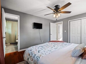 5 間睡房、熨斗/熨衫板、可攜式嬰兒床、免費 Wi-Fi