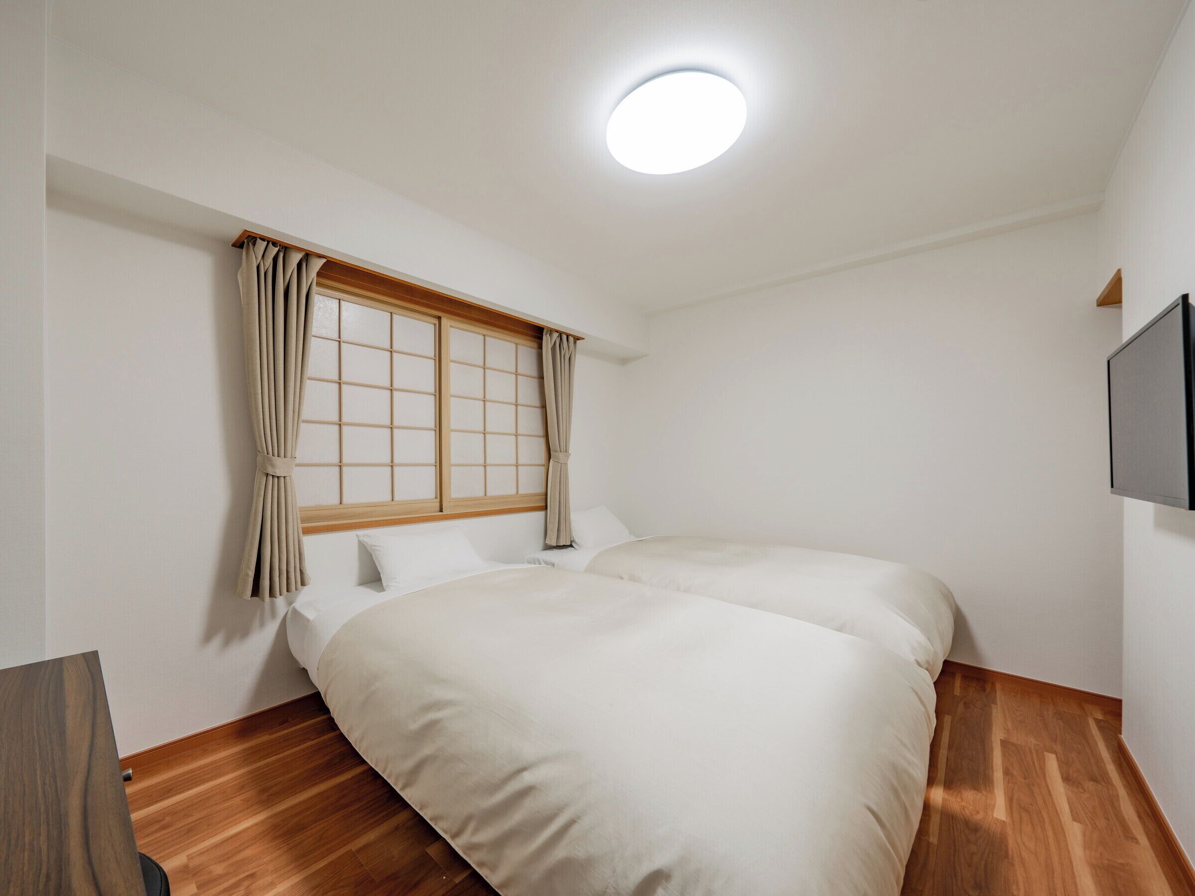 Down duvets, desk, free WiFi, bed sheets