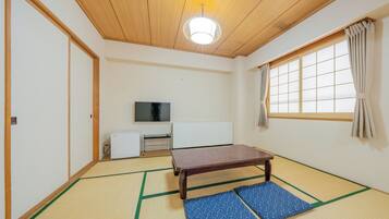 Down duvets, desk, free WiFi, bed sheets