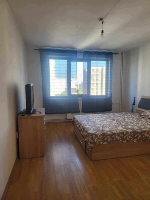 3 bedrooms, WiFi, bed sheets - Down town condo, apartament ultracentral (Pitești)