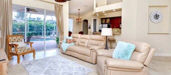 Beautiful home located near Warm Mineral Springs.