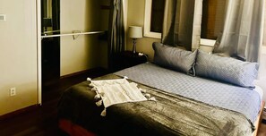 5 bedrooms, desk, iron/ironing board, WiFi