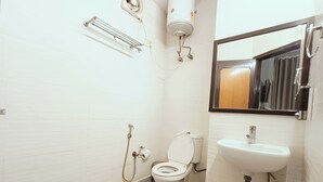 Deluxe Double Room, Balcony, City View | Bathroom | Shower, free toiletries, hair dryer (on request), slippers - Silver Arrow Guest House  (New Delhi)