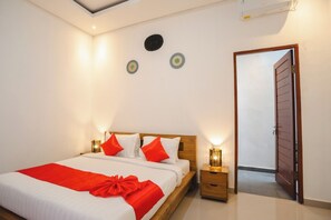 2 bedrooms, desk, iron/ironing board, WiFi