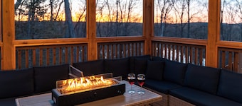 Wellness Getaway in Huntsville: Hot Tub, Wood Fired Sauna, Bonfire Pit, Deck