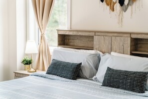 4 habitaciones, escritorio, tabla de planchar con plancha y wifi gratis 