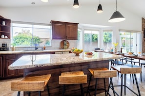 Fridge, microwave, oven, stovetop - Casa Palmillo ~Backyard Oasis  – Salt Water Pool, Spa, & Putting Green! (Indio)