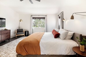 4 bedrooms, desk, iron/ironing board, travel cot