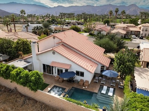 Exterior - Casa Palmillo ~Backyard Oasis  – Salt Water Pool, Spa, & Putting Green! (Indio)