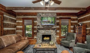 Smart-tv, eldstad och bordsfotboll