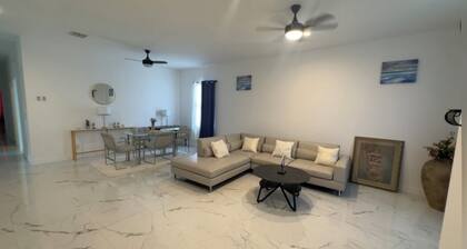 Experience Hollywood
Glamour an exquisite single level 4 bedroom