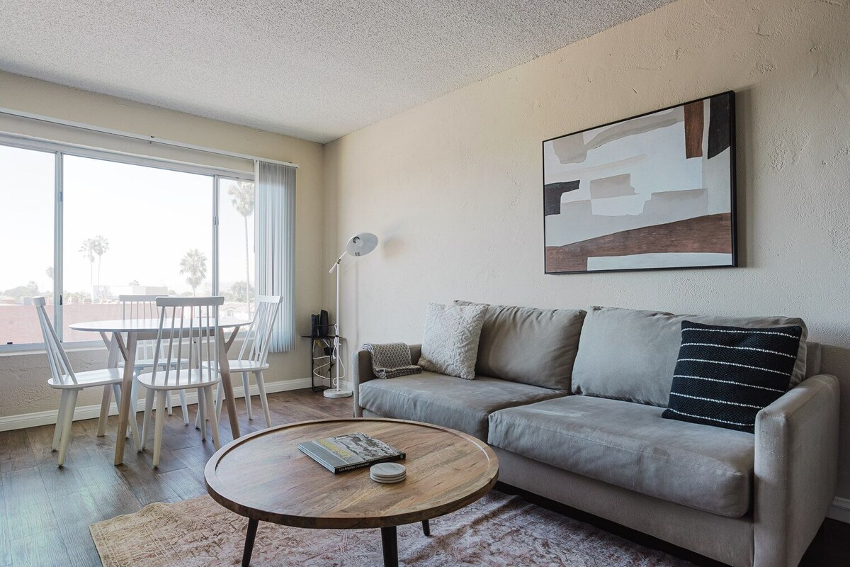 Blueground | Playa Del Rey 1bd apartment