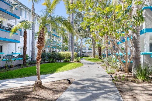Blueground | Playa Del Rey 1bd apartment