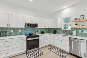 Fridge, microwave, oven, stovetop - Downtown Cottage - Hosted by Moore AI Rentals (Fernandina Beach)