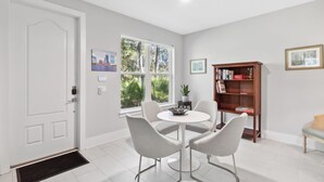 Dining - American Beach Retreat - Hosted by Moore AI Rentals (Fernandina Beach)