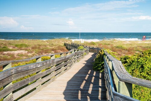 American Beach Retreat - Hosted by Moore AI Rentals