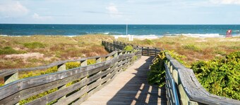 American Beach Retreat - Hosted by Moore AI Rentals