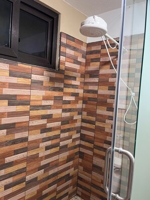 毛巾、肥皂、卫生纸