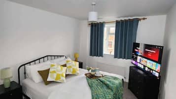4 bedrooms, iron/ironing board, WiFi, bed sheets