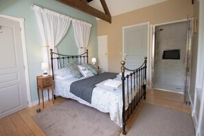 4 slaapkamers, een strijkplank/strijkijzer, wifi, beddengoed