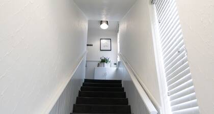 2-Bed Flat, Wishaw, Free Parking, Family-Friendly