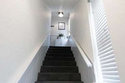 2-Bed Flat, Wishaw, Free Parking, Family-Friendly