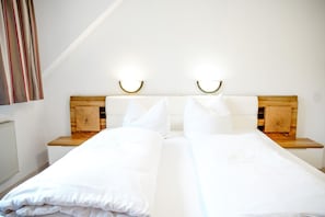 1 bedroom, WiFi, bed sheets - Comfortable and versatile room -perfect for relaxation, work and exchange (Winterberg)