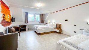 1 bedroom, WiFi, bed sheets - Comfortable and versatile room -perfect for relaxation, work and exchange (Winterberg)