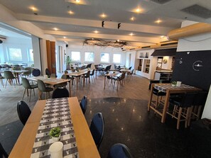 Dining - Comfortable and versatile room -perfect for relaxation, work and exchange (Winterberg)