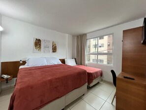 1 bedroom, WiFi, bed sheets - Triple suite with side sea view (Cabo Branco João Pessoa)